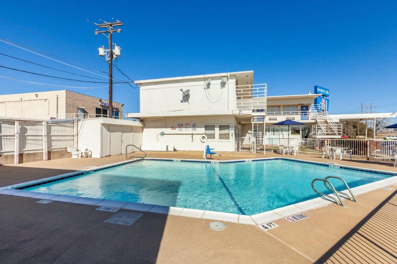 Motel 6 Fort Worth, Tx - Stockyards Exterior photo