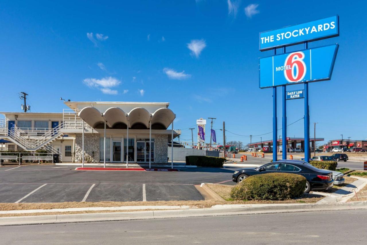 Motel 6 Fort Worth, Tx - Stockyards Exterior photo